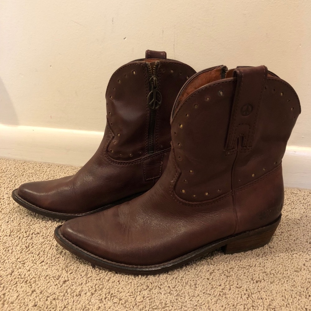LUCKY BOOTS